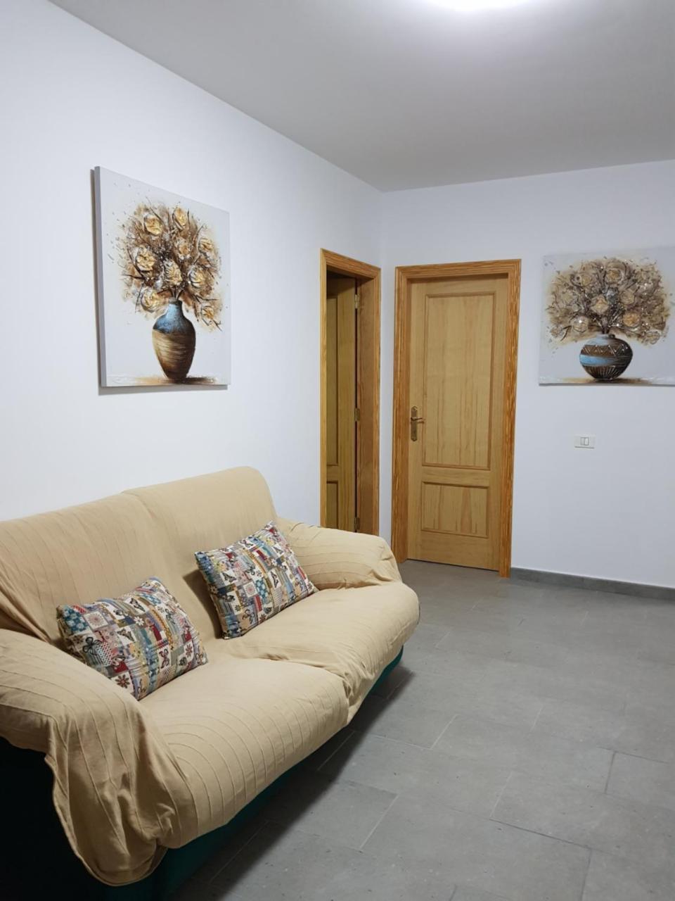 Apartamento Privado En Una Zona Tranquila Y Proxima Al Aeropuerto Tf Norte Y a la Ciudad de San Cristobal de la Laguna .