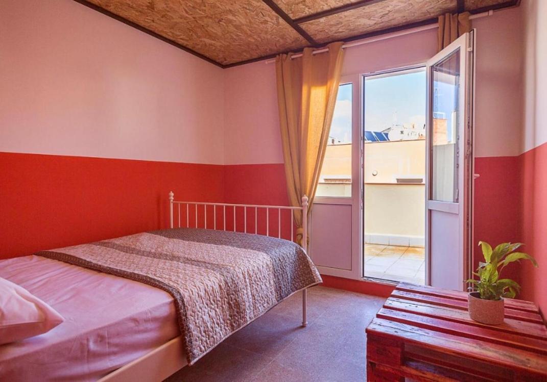 New Room for 2 in Center