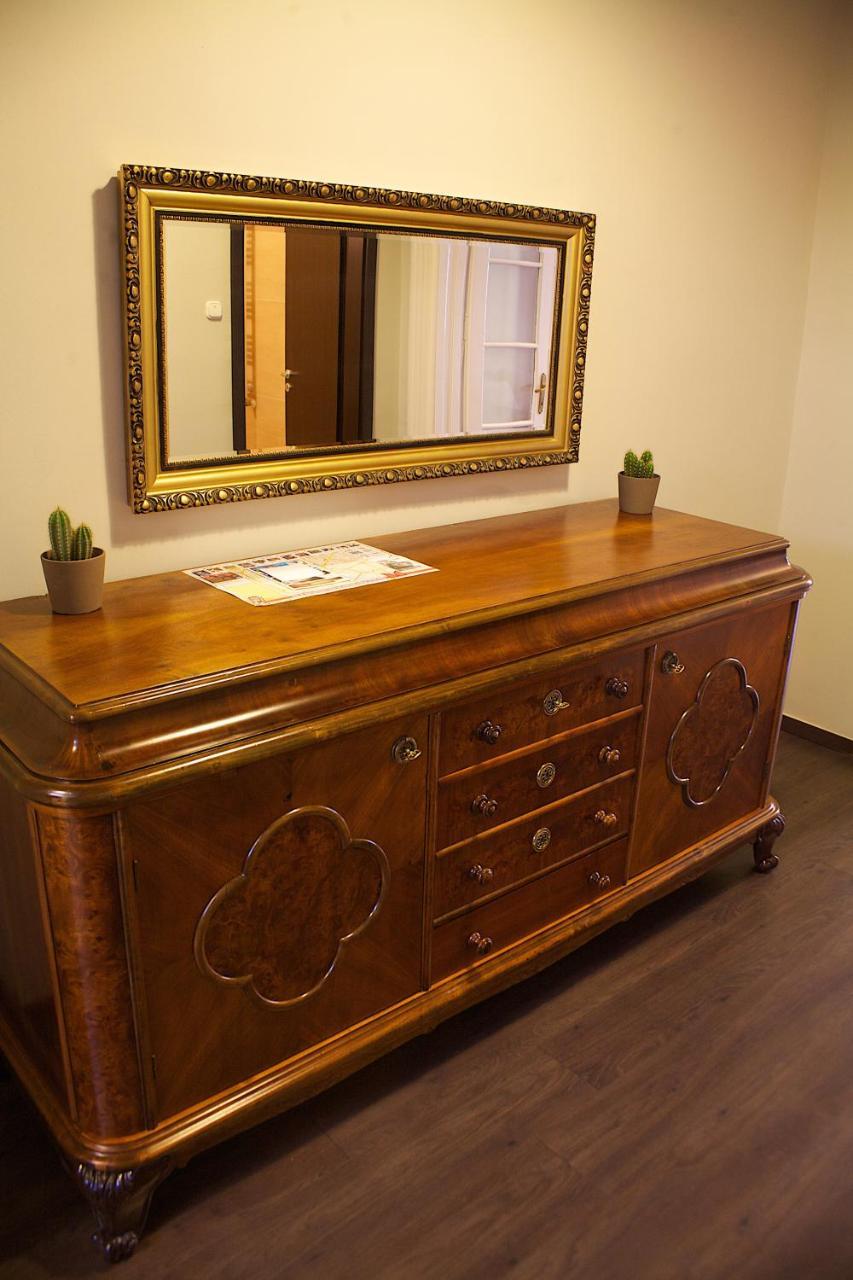 Five Season's Apartment