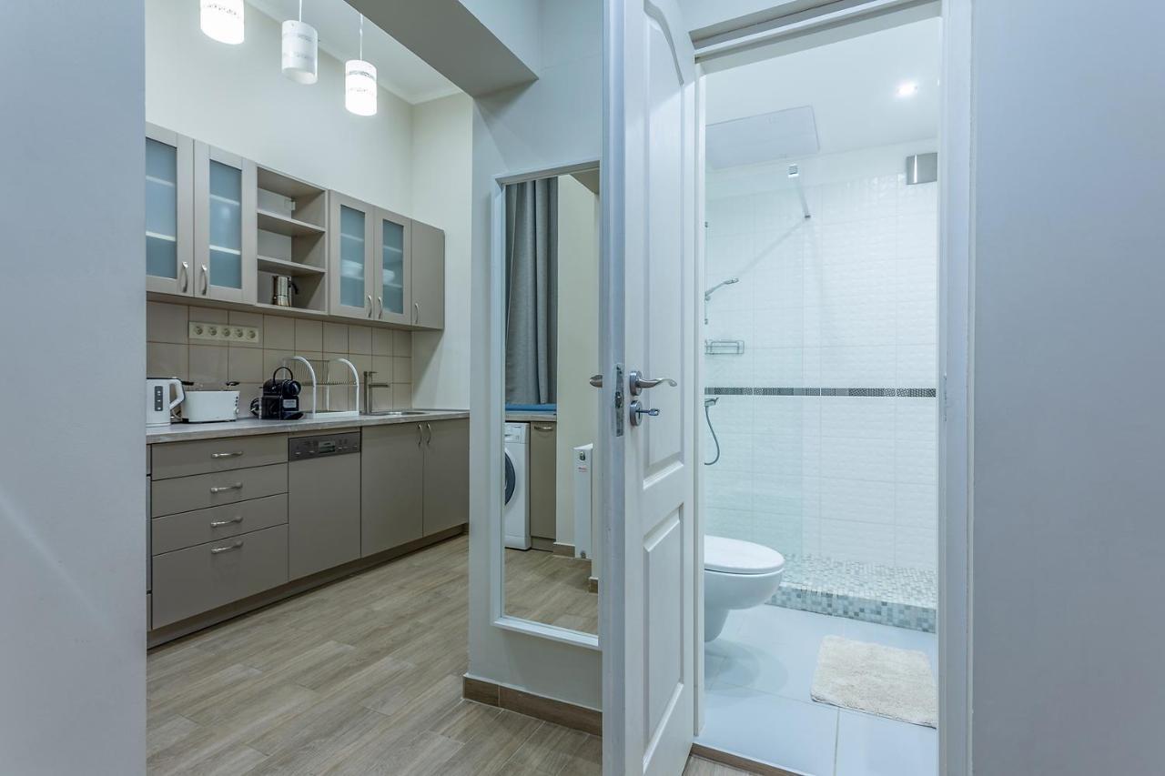 Goldcentral Apartment Akacfa