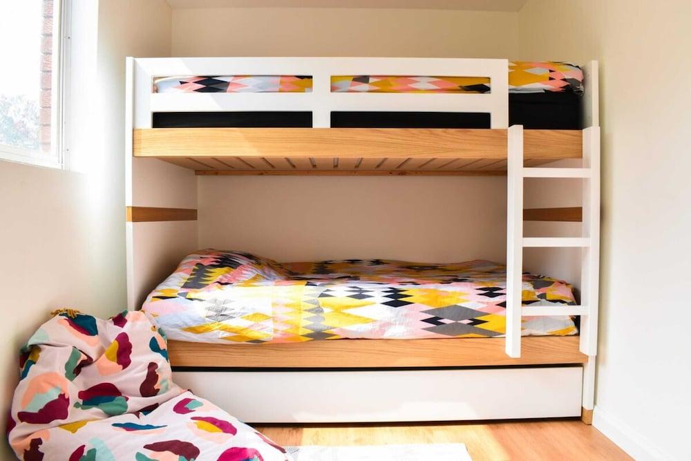 Light And Airy 2 Bedroom North Bondi Apartment