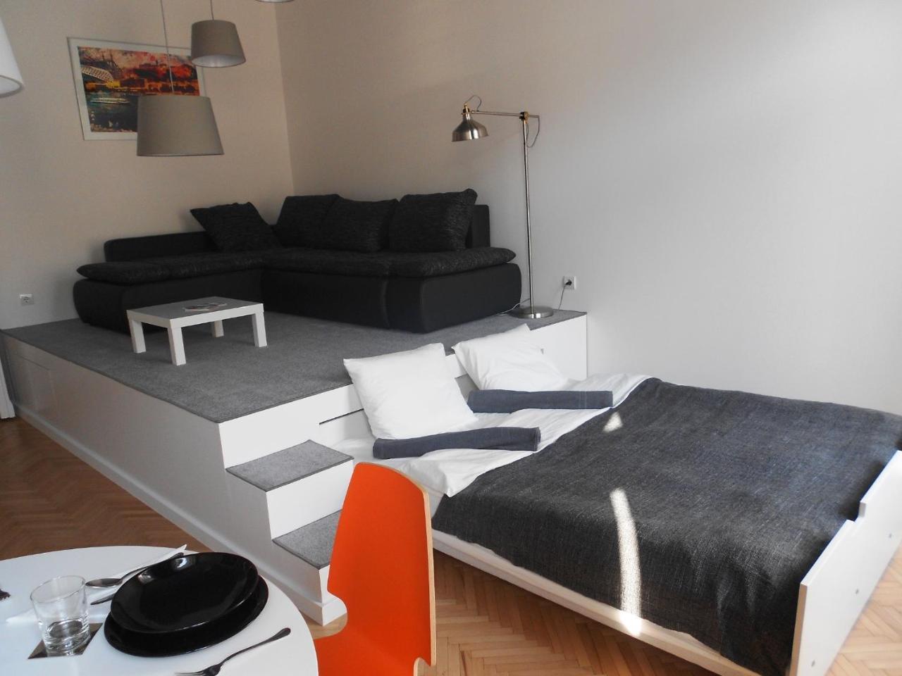 Modern Apartment at Westend