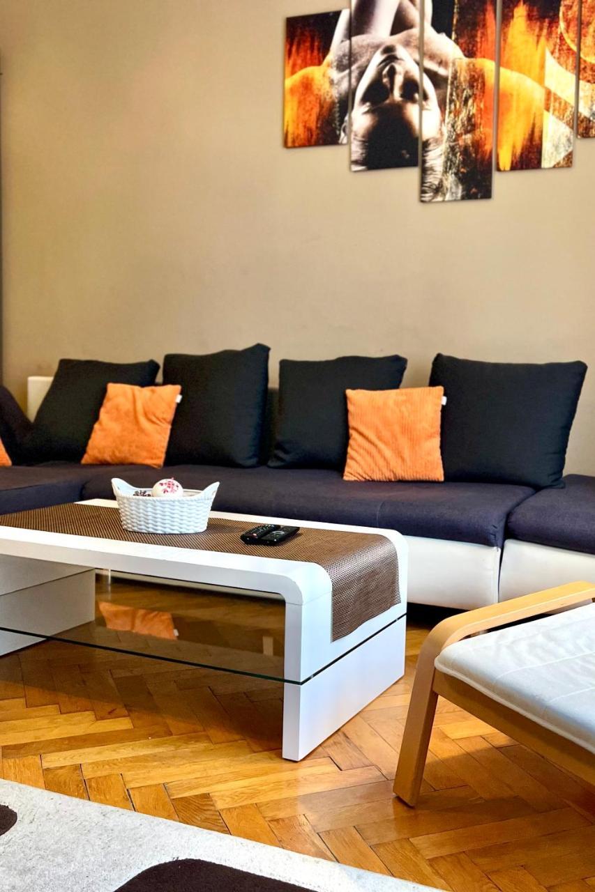 A54: Charming Apartment in the Ruin Bar District