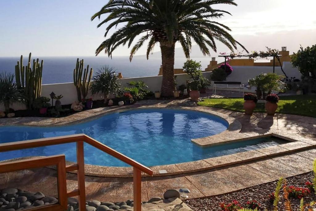 Holiday Flat, Radazul