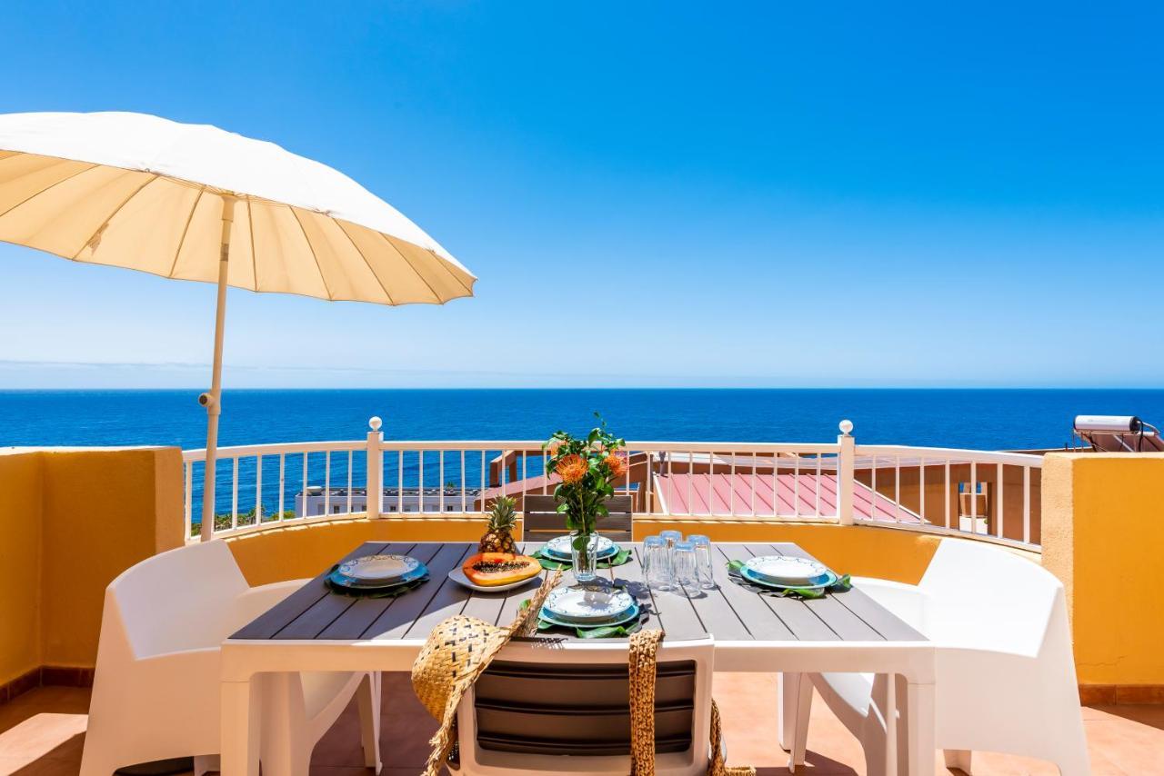 Beachfront Triplex with Swimming Pool & Parking