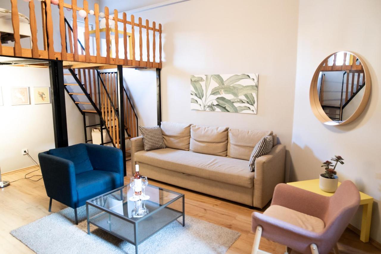 Klau10 Studio Apartment in Party District.