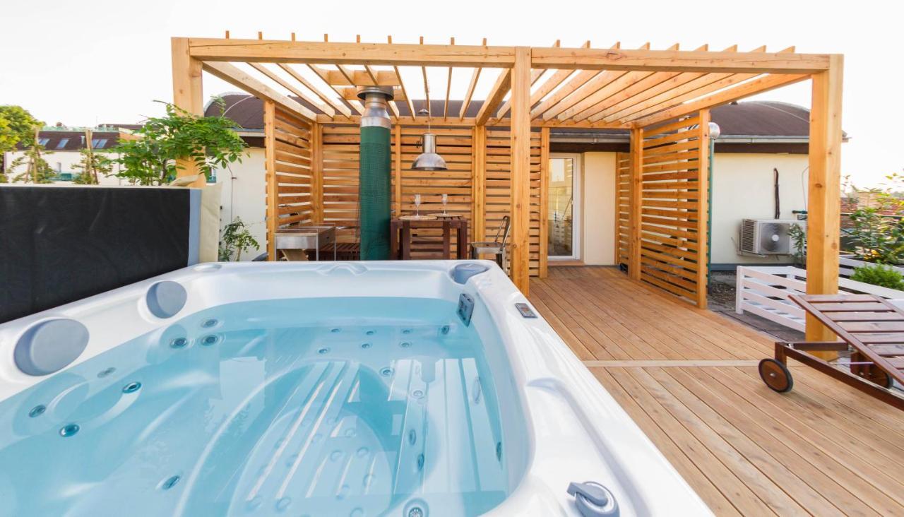 Romantic Studio with Jacuzzi (Adults Only)