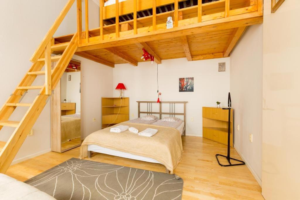 Szentkiralyi 5 - Double Basic in the City Center - Self-Check-In