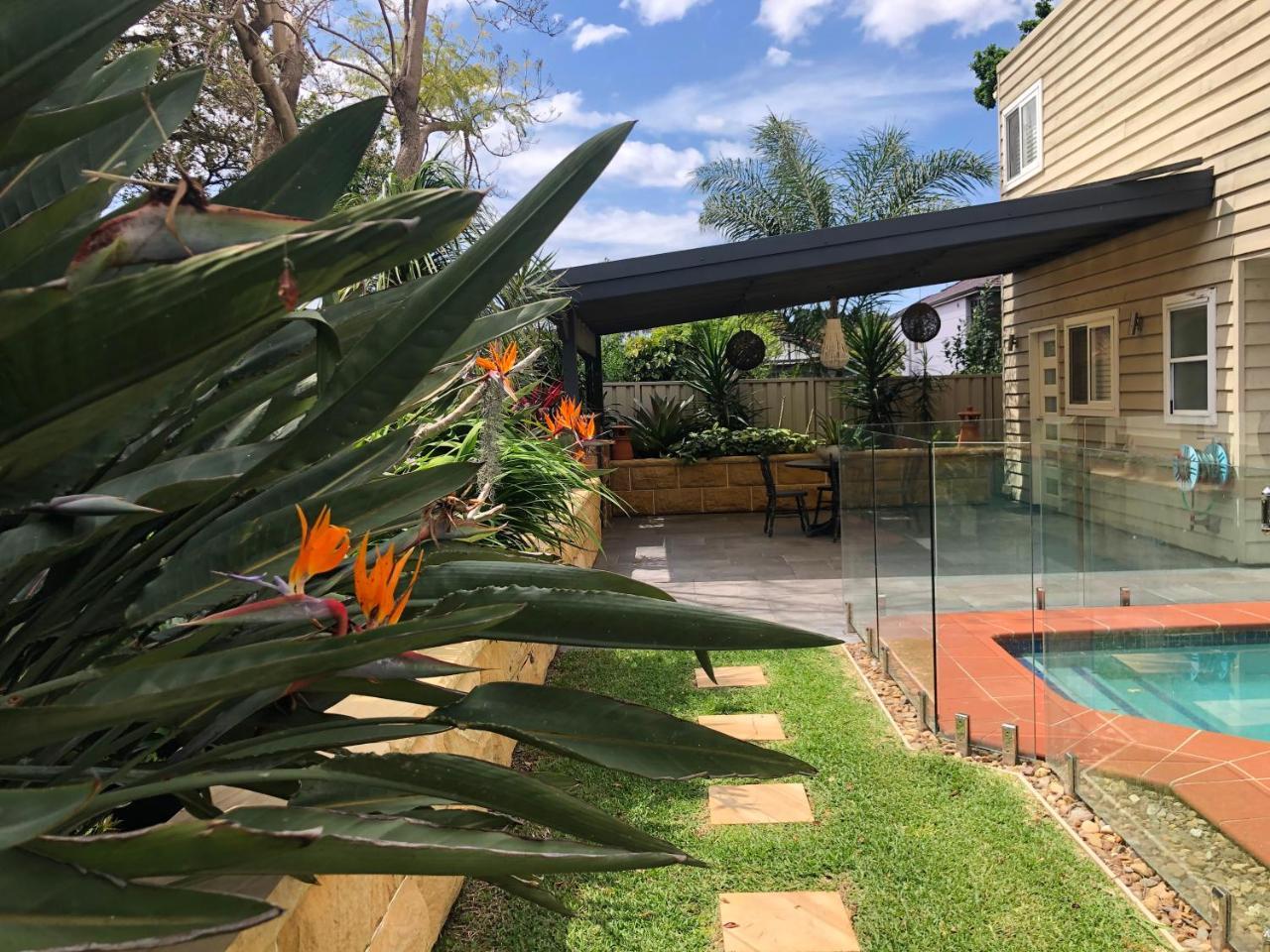 Guesthouse with Pool & Bbq - 10 Kms From CBD (Adults Only)