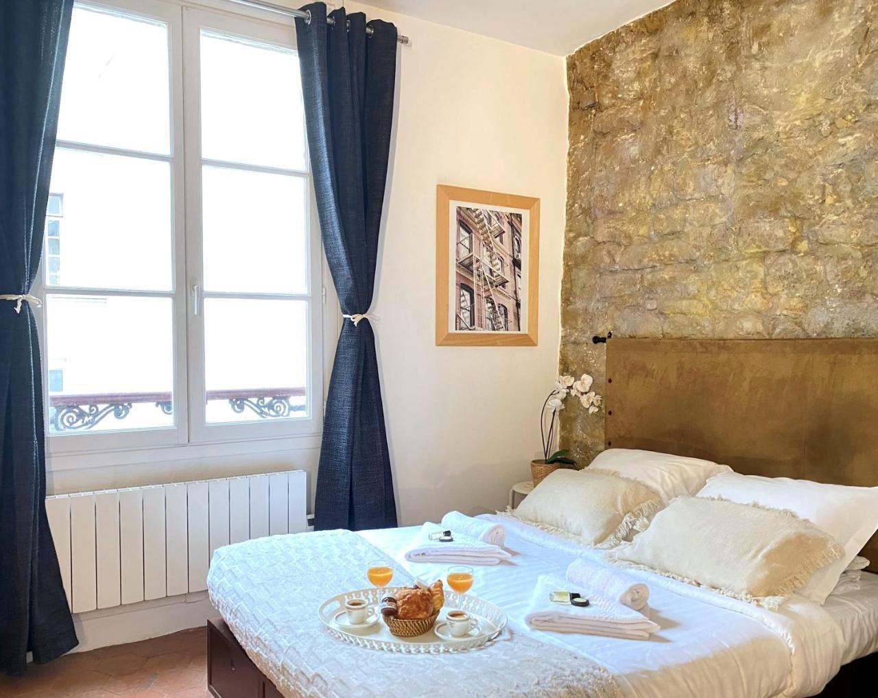 1614 - Comfortable Saint Germain Studio (Adults Only)