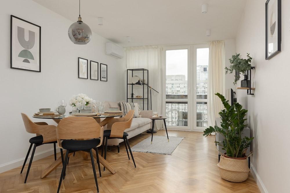 Warszawa Apartment Zelazna by Renters