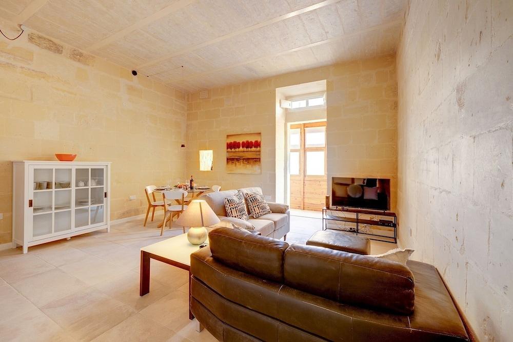 Stylish 2br Apartment in Valletta