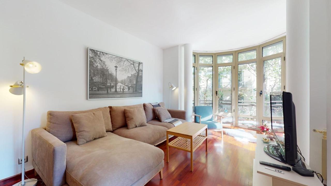 Modern And Bright Three-Bedroom in Eixample (Adults Only)