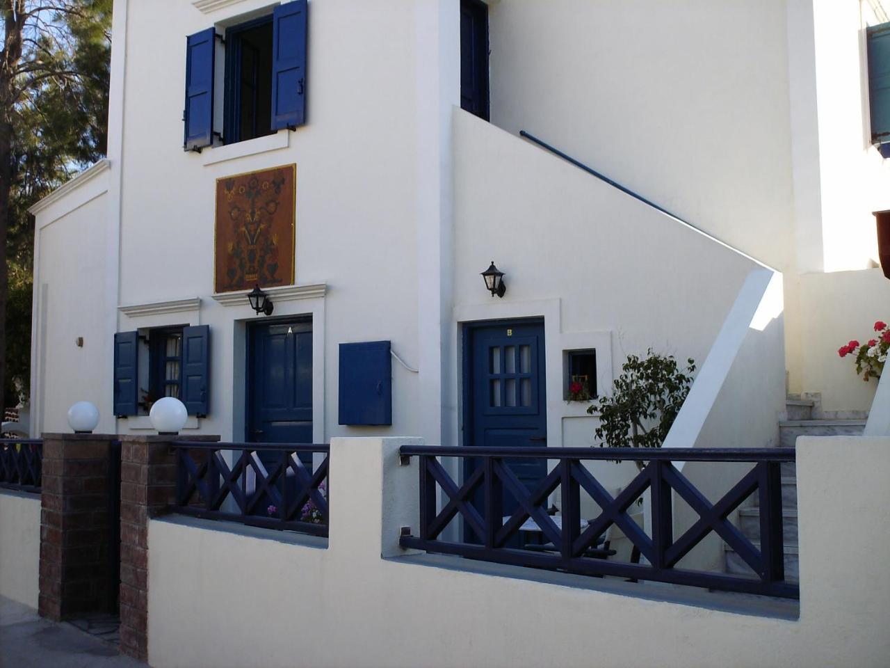 5bedroom Villa in Perissa Beach 2