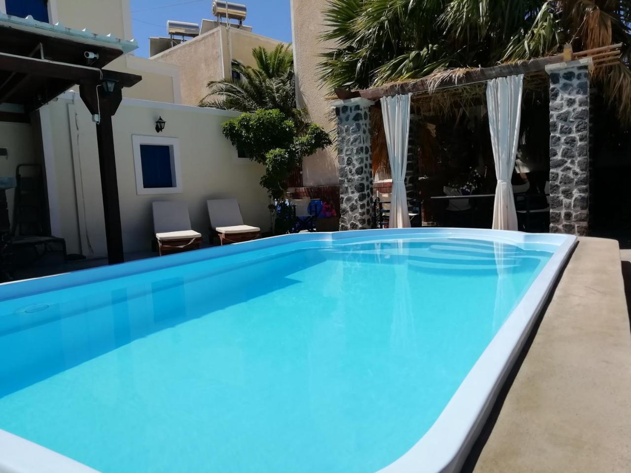 5bedroom Villa in Perissa Beach 1