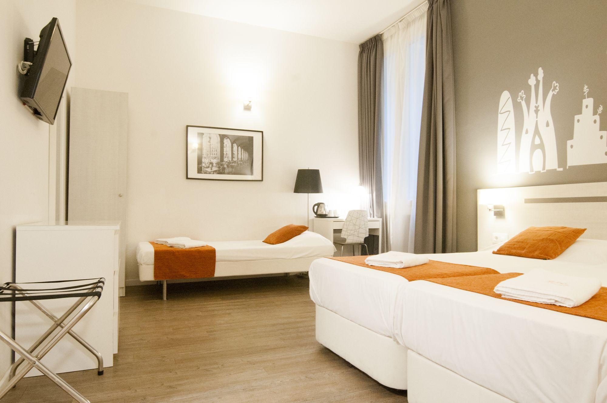 Live Barcelona Hostal 2