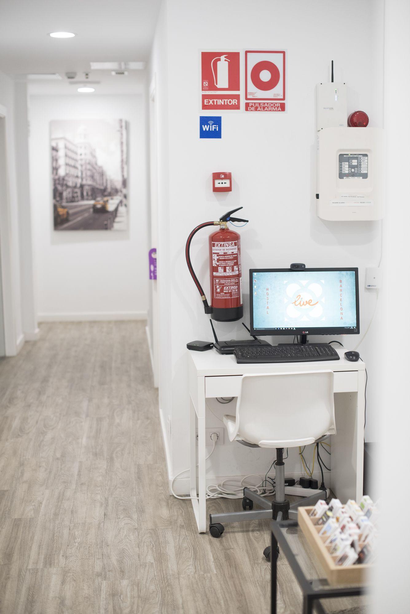 Live Barcelona Hostal 1