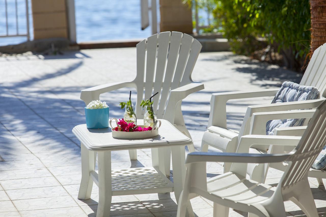 Sunset Beachfront Villa Meneou