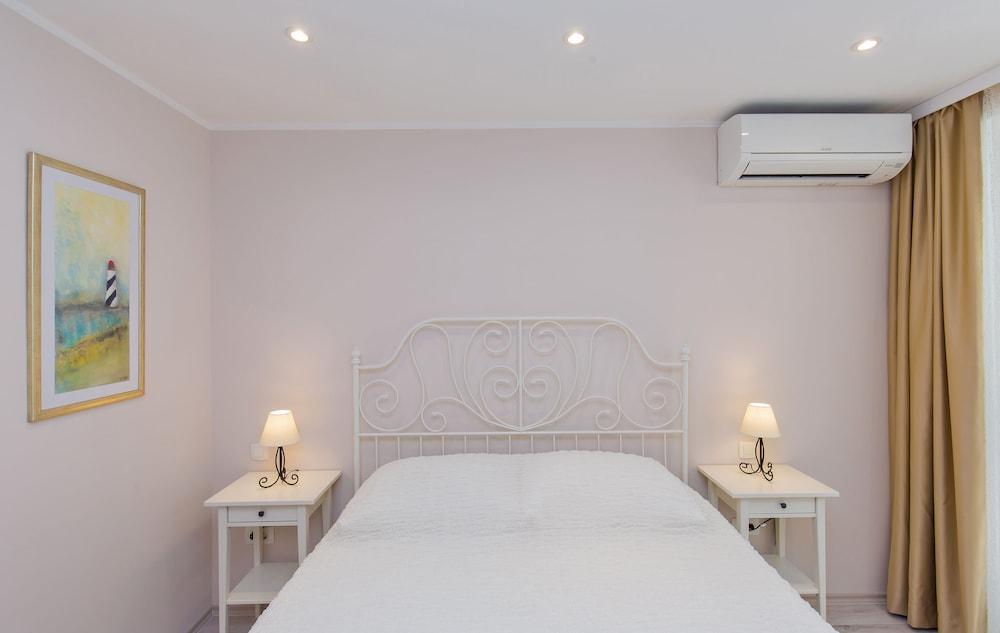 Big Blue Apartments 2