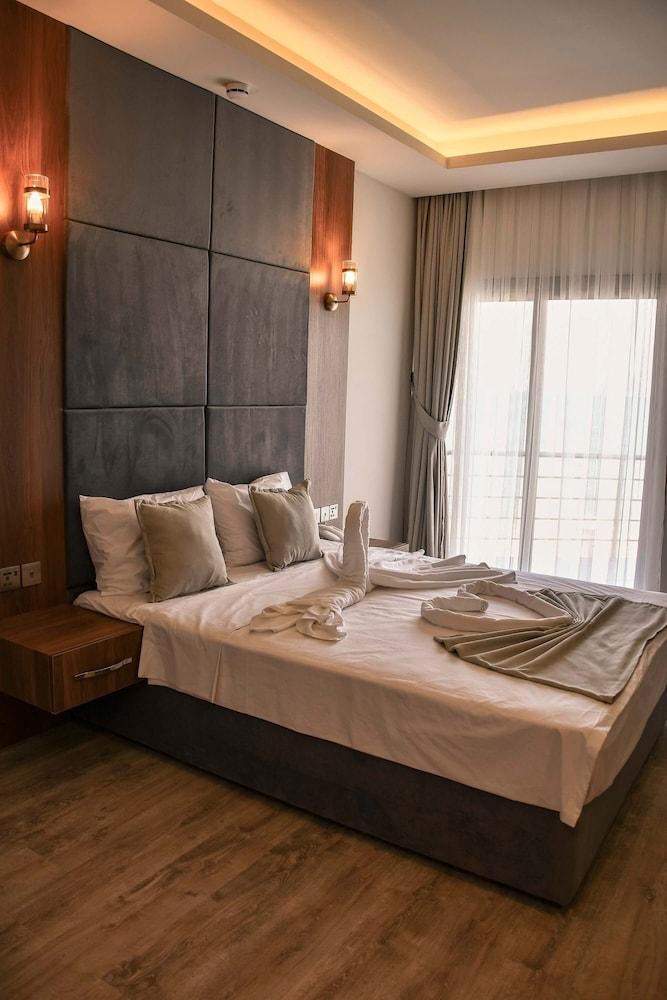 Mimoza Beach Hotel 1