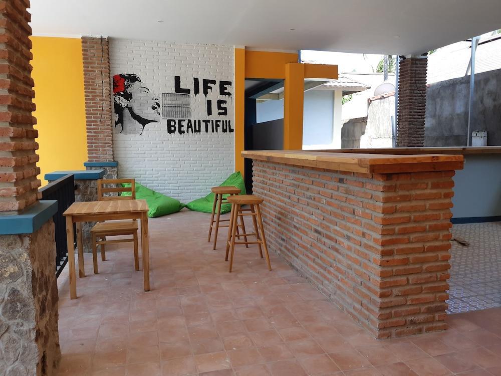 Slumber Party Gili T 1