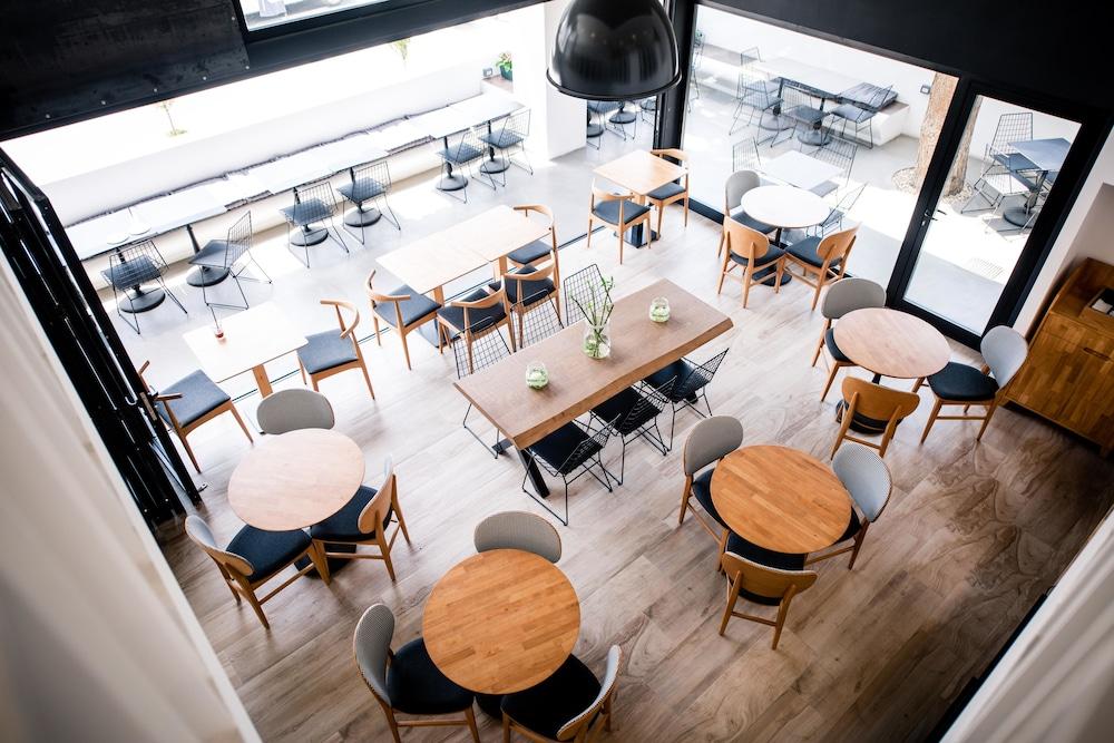 Ingate Hotel & Cafe 1