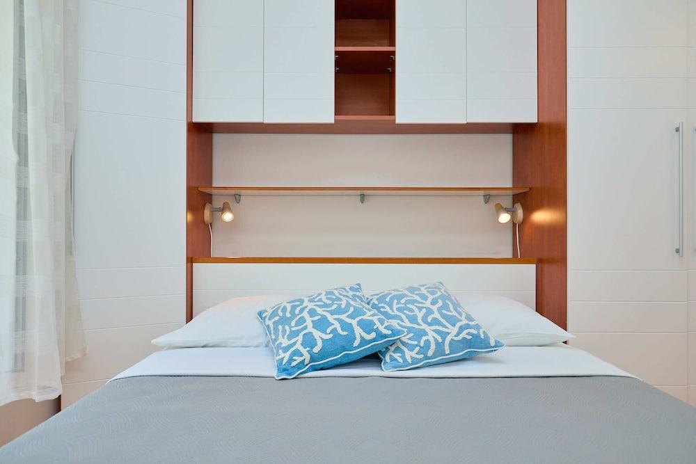 Hedera Estate, Hedera A26 2