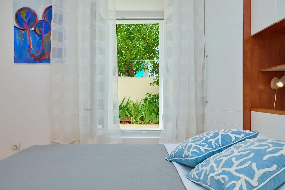 Hedera Estate, Hedera A26 1