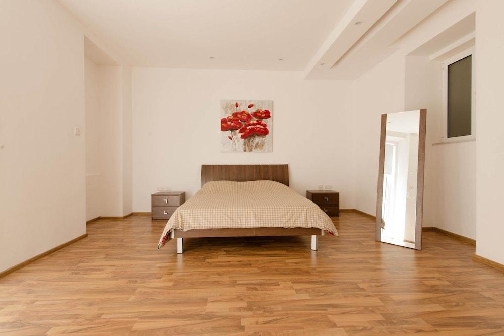 Charming Seafront Apartment, Perfect for Families 1