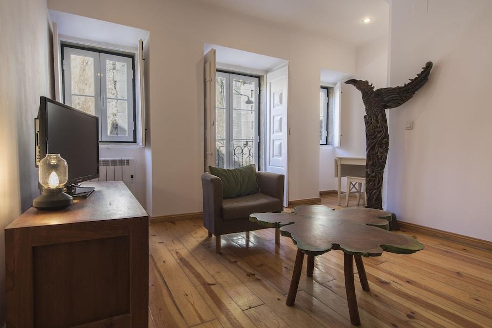 A Pearl in Graceland