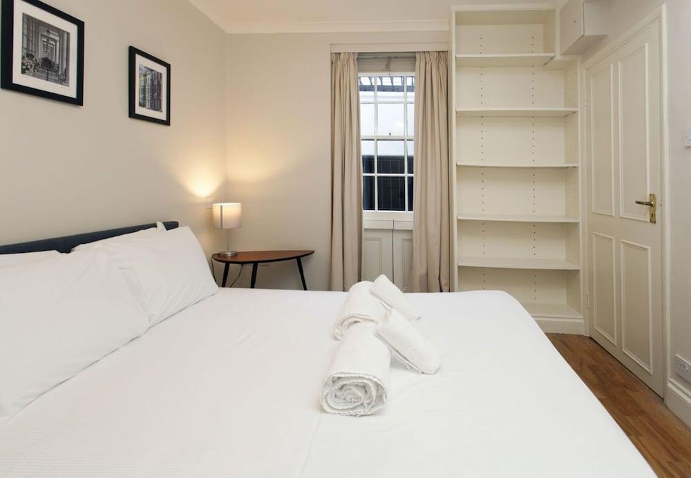 Victoria Charming Atmosphere