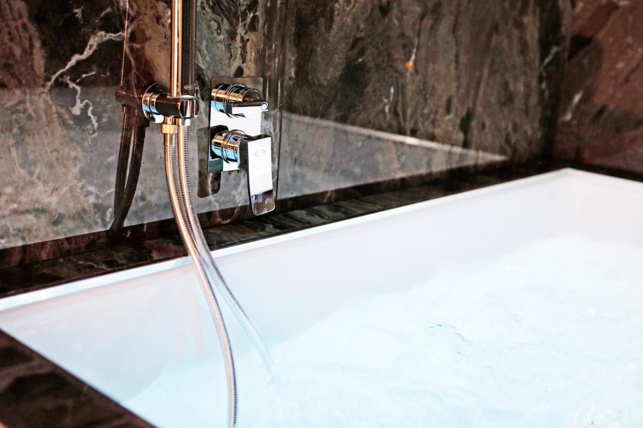 Hemi Luxury Suites 2