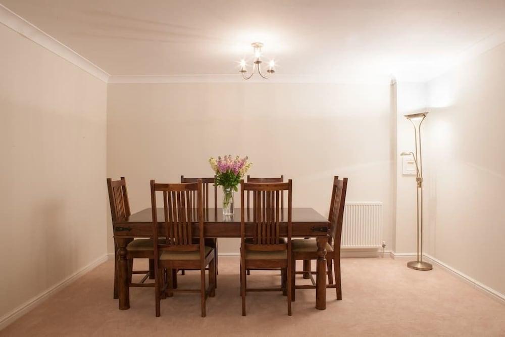 Apartment Next To Victoria Station 1