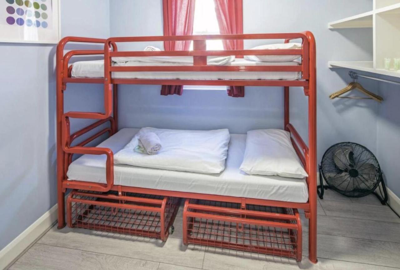 Astor Victoria Hostel (Adults only) 1