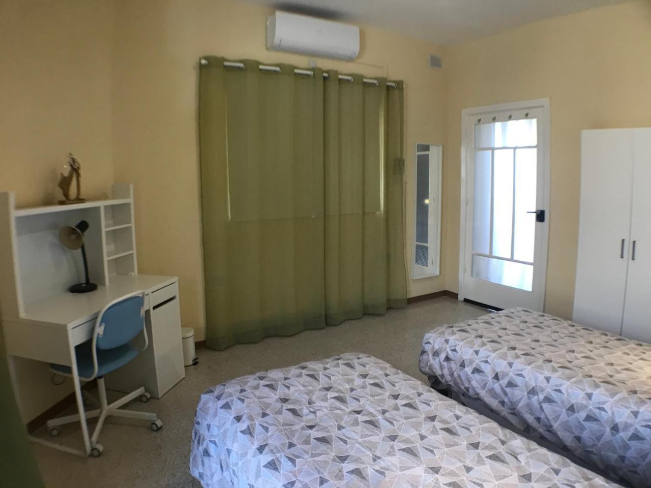 Corner Townhouse 1km From University