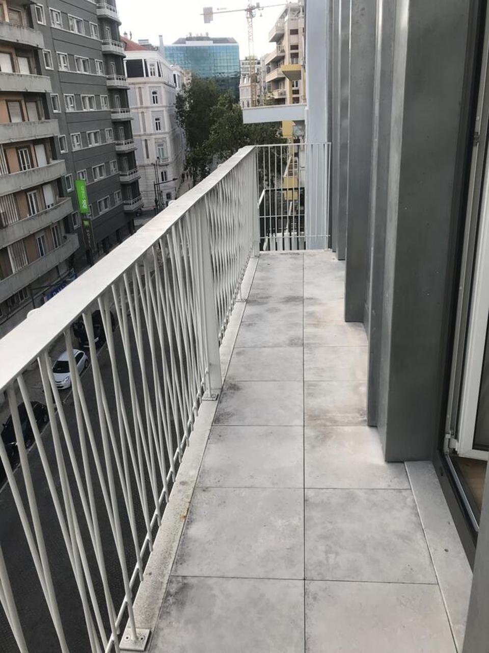 Central Lisbon Balcony Lux Apartment 2