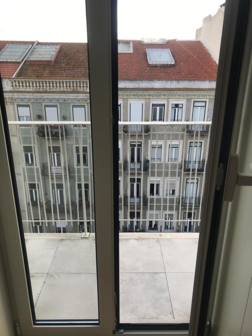 Central Lisbon Balcony Lux Apartment 1