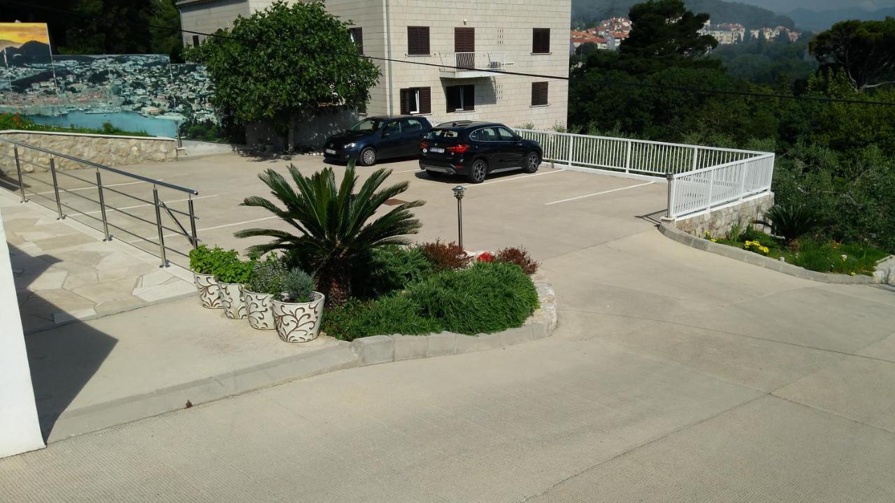 Guest House Eight Roses 1