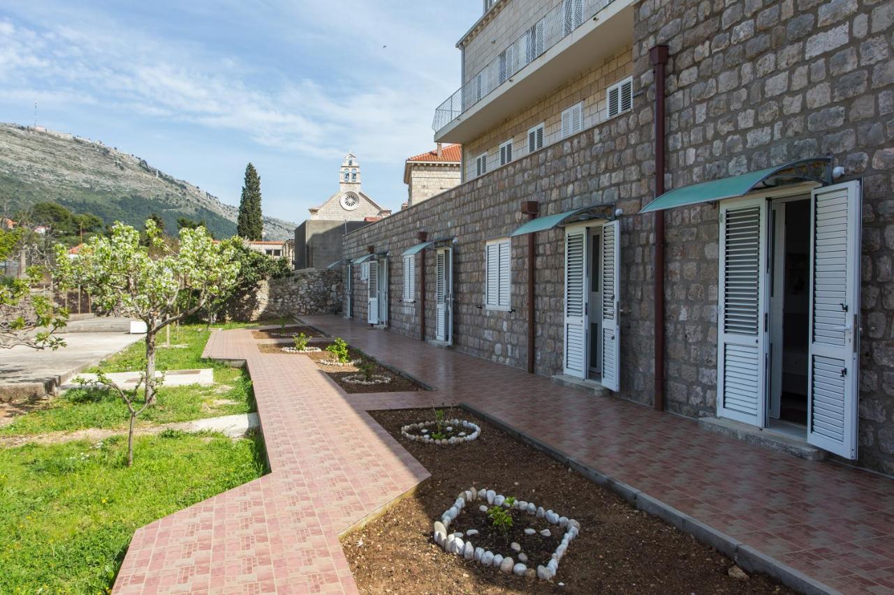 Guest House Eight Roses 2