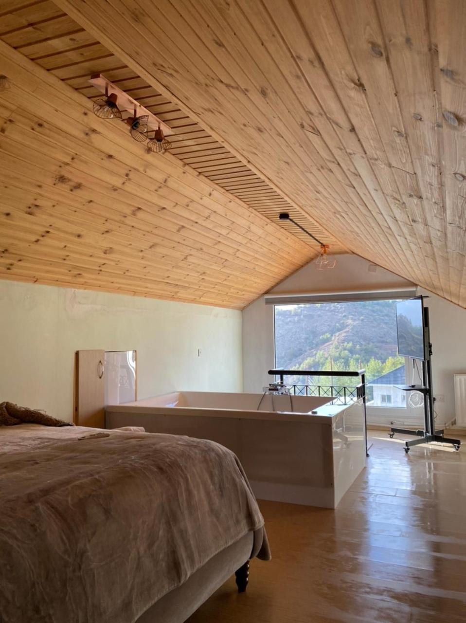 Aprosmeno Jacuzzi House 2