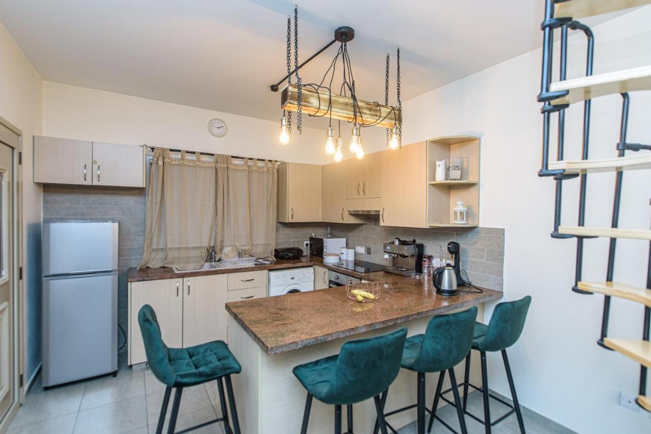 Aprosmeno Jacuzzi House 2 1