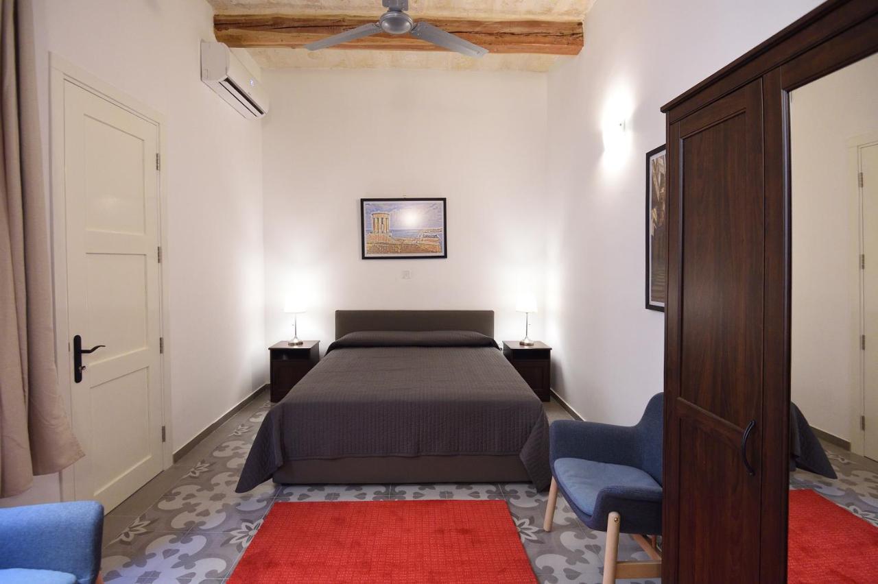 Grand Harbour Apartments