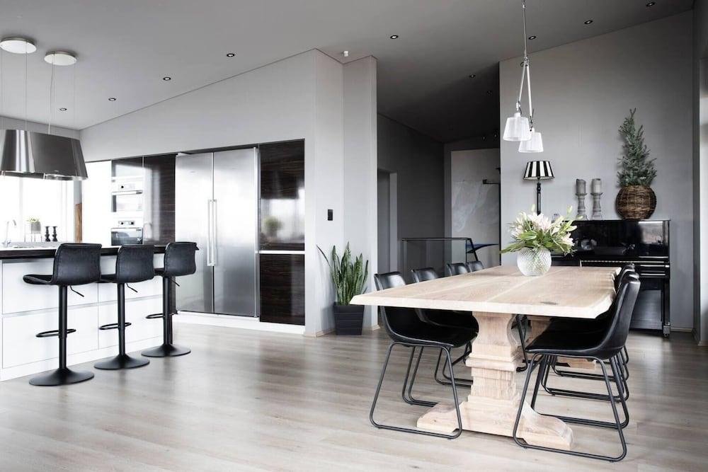 Luxurious Large Home, Perfect for Your Group