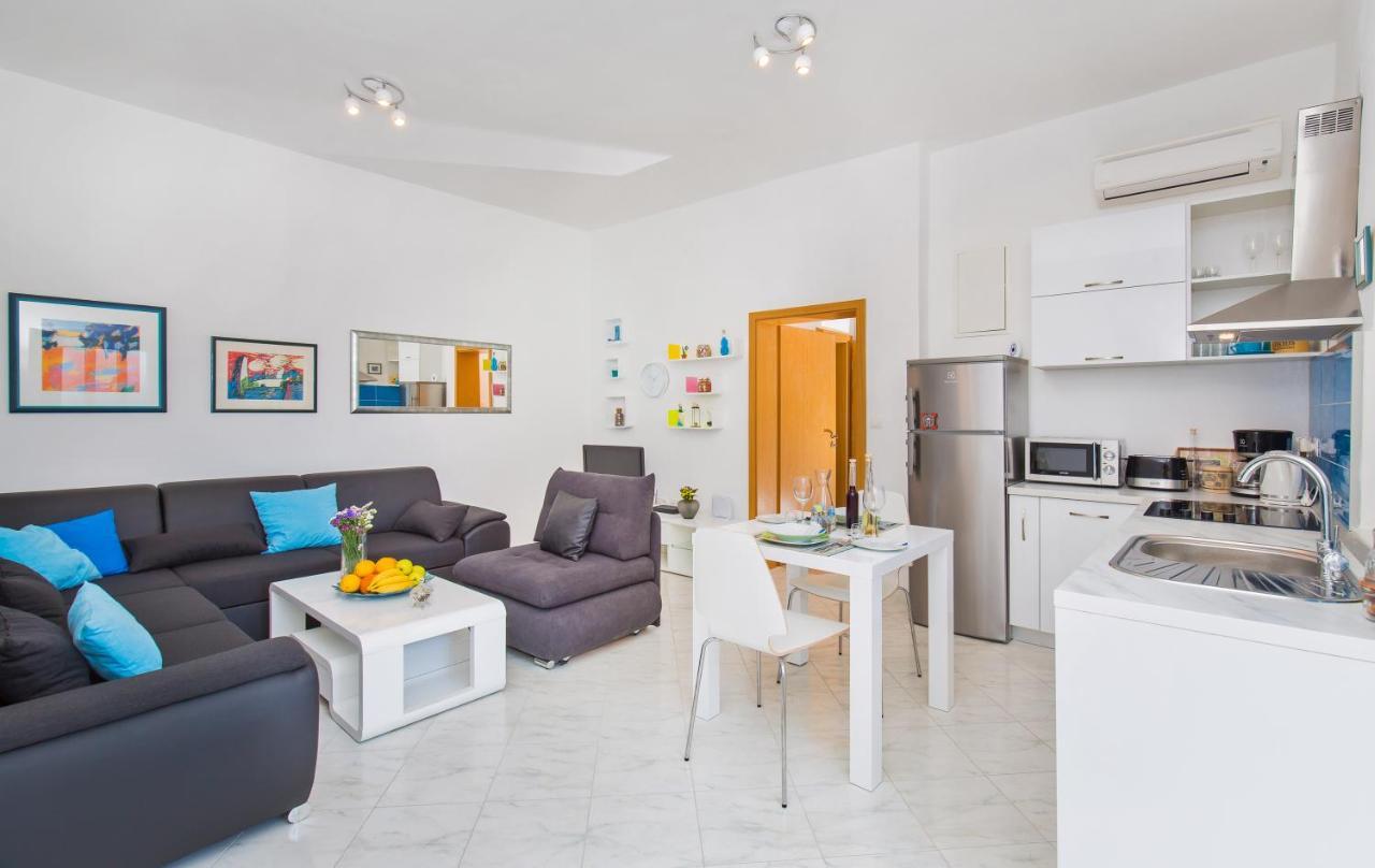 The Happy Apartment 2