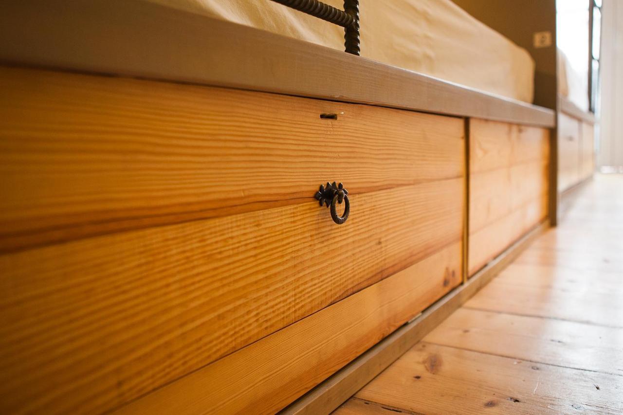 Goodmorning (Adults only) 1