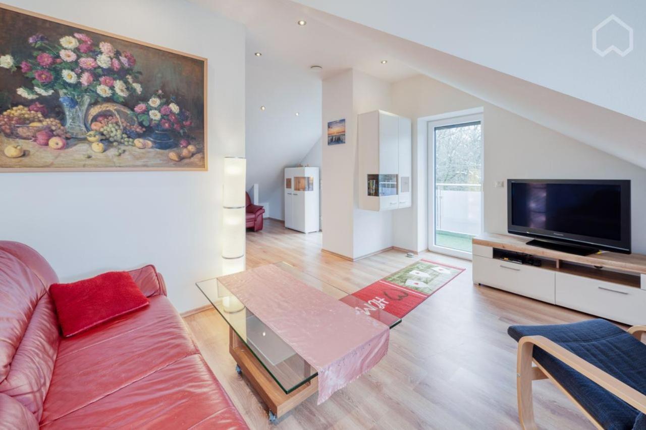 Moderne , Helle Ferienwohnung Mit Balkon in Munchen