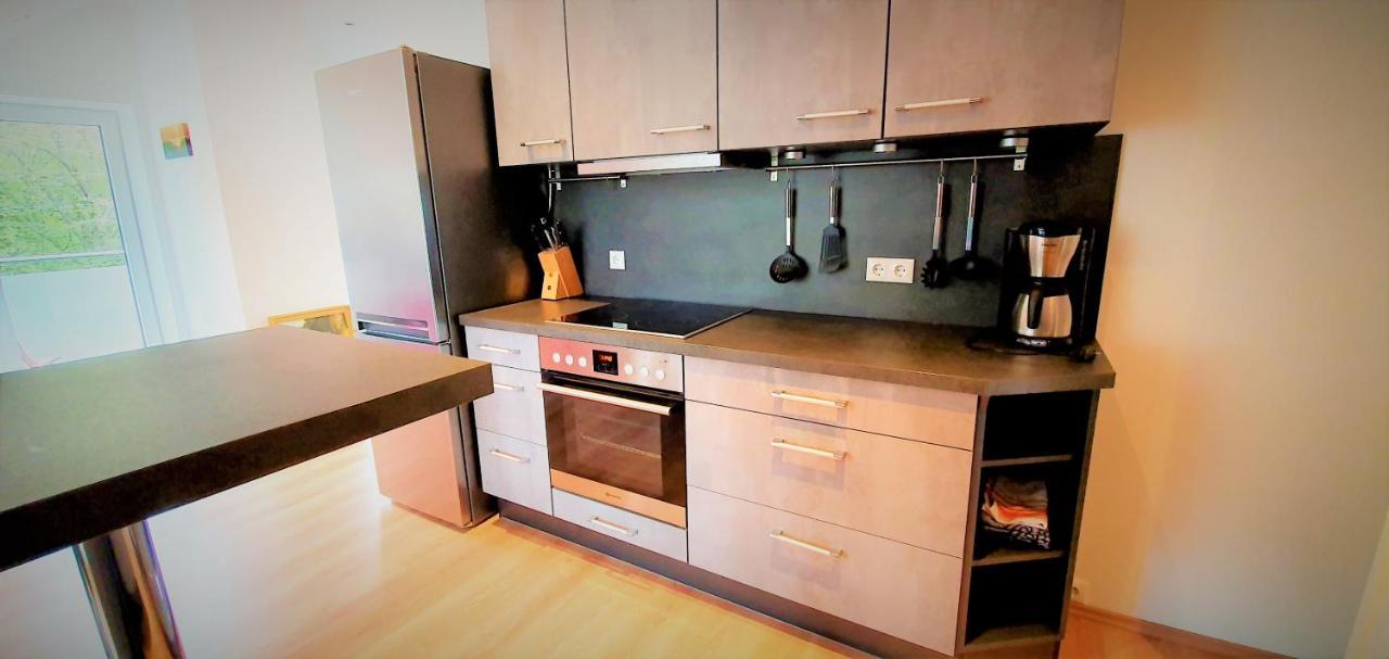 Moderne , Helle Ferienwohnung Mit Balkon in Munchen 1