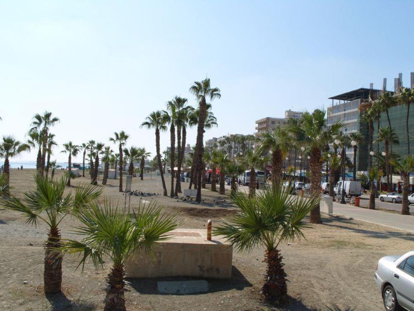 104 Excellent 2 Bed Apartment with Pool View, AC & Gym! 2