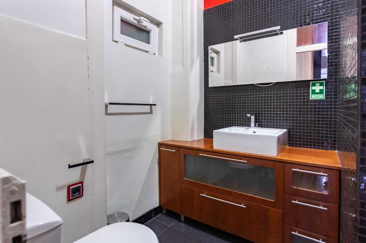 Bright 2 Bedroom Apt 100m From Av. Liberdade