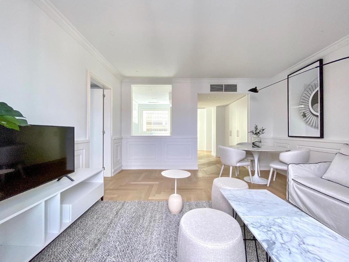 Boulevard Dream by Innkeeper